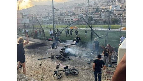 Israele, razzo di Hezbollah su campo da calcio: 11 morti. Katz: Guerra totale. Netanyahu anticipa rientro dagli Usa