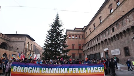 Bologna, città in marcia per pace e diritti. Ma non ci sarà la comunità ebraica: «Piazza non neutrale»