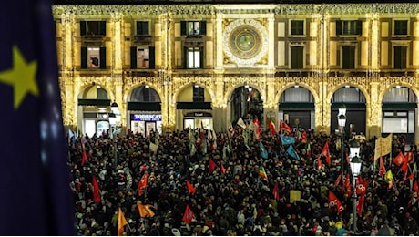 In piazza Loggia quattromila no alle provocazioni neofasciste