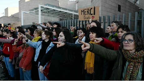 I legali del marito di Giséle Pelicot, la donna stuprata da 51 uomini: “È stato un buon padre e nonno”