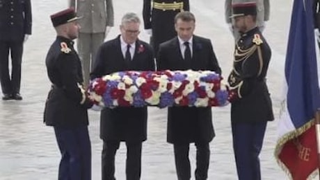 Macron e Starmer all'Arco di Trionfo per commemorare l'armistizio