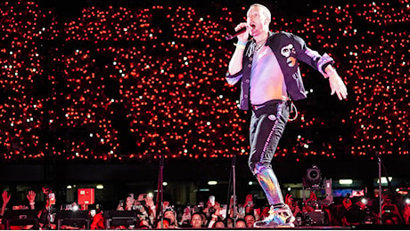 Coldplay, oggi al via il tour italiano della band che punta sull’ecosostenibilità