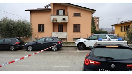 Marito e moglie morti in casa, è femminicidio-suicidio