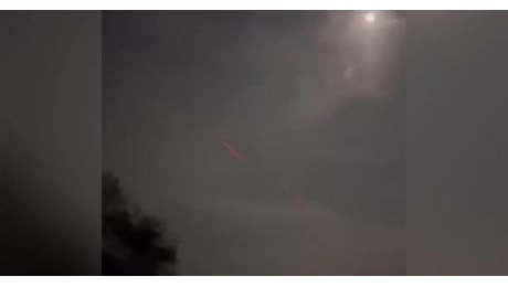 Srinagar, esplosioni nel Kashmir indiano dopo cessate il fuoco raggiunto tra India e Pakistan, Nuova Delhi: “Islamabad ha violato l’accordo” - VIDEO