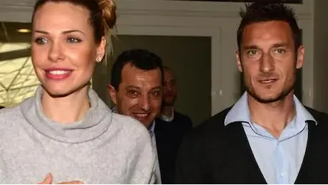 Ilary Blasi denuncia Francesco Totti: «Ha lasciato la nostra figlia piccola a casa»