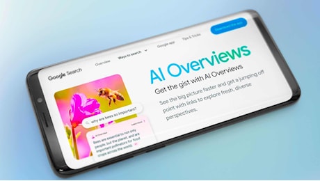 AI Overviews Google, crollano i clic e cambia la SEO: come reagire