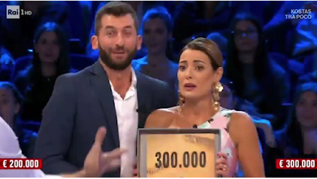 Coppia vince 300mila euro a «Affari Tuoi»: l'entusiasmo di Stefano De Martino