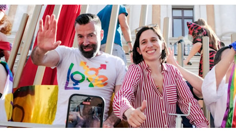 Gay pride Milano, le feste de l'Unità non sono più da poveracci di paese, Schlein e Zan in Corso Garibaldi, fra talk sinistroidi e dj set