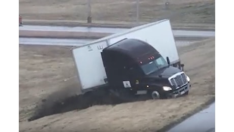 Gelicidio negli Usa: strade di ghiaccio e incidenti “da brivido”