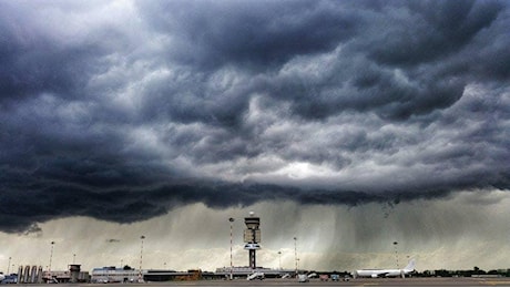 Bomba d’acqua su Malpensa: dirottati 27 voli, allagati Terminal 2 e statale 336