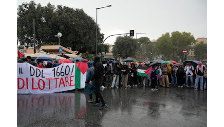 Roma, corteo pro Palestina: 1600 persone controllate, 19 portate in Questura