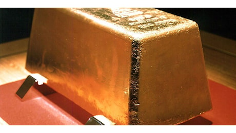 Quotazioni dell'oro in calo a 2.423,7 dollari l'oncia