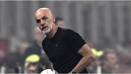 Pioli visita il Milan nel ritiro arabo, siparietto con Reijnders: Con me calciavi sempre fuori