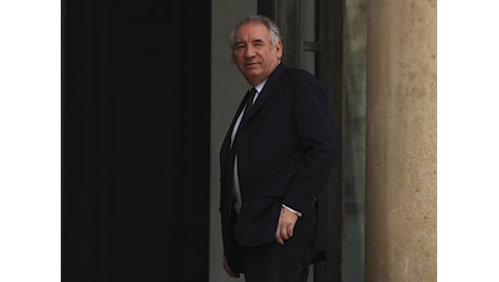 Nomi noti, dubbi di socialisti e Le Pen. E il governo Bayrou nasce già in crisi