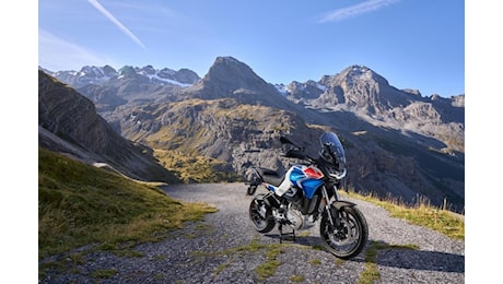 Il Passo dello Stelvio compie 200 anni: Moto Guzzi porta a EICMA la Stelvio Duecento Tributo