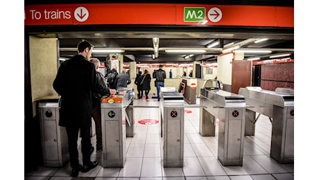 Sciopero generale a Milano il 13 dicembre, a rischio mezzi Atm e i treni Trenord: gli orari