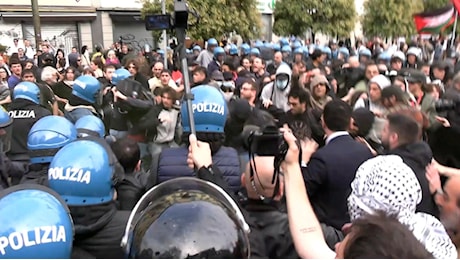 Spara a Giorgia: la scritta al corteo diventa un caso politico