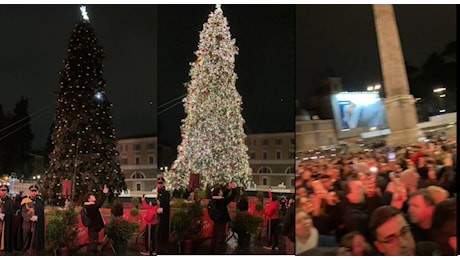 Roma, il momento dell'accensione dell'albero di Natale in Piazza del Popolo