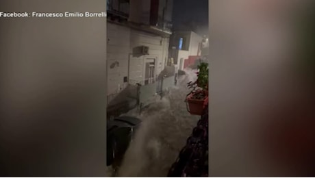 VIDEO Maltempo, bomba d'acqua a Ischia: le immagini impressionanti