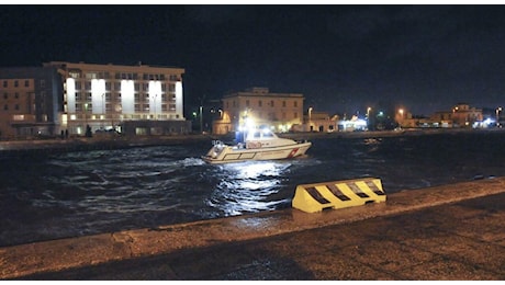 Peschereccio di 13 metri affonda al largo di Focene, sulla costa laziale: recuperato il corpo di uno dei due dispersi