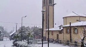 Il risveglio dell'Appennino bolognese sotto la neve