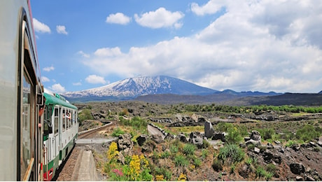 Tornano gli itinerari dei treni storici in Sicilia: 33 viaggi unici