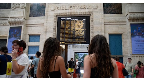 Treni, ritardi fino a due ore a Firenze per persone sui binari