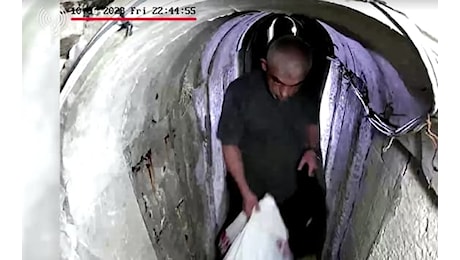 Israele, video di Sinwar con famiglia in un tunnel prima dell'attacco del 7 ottobre 2023