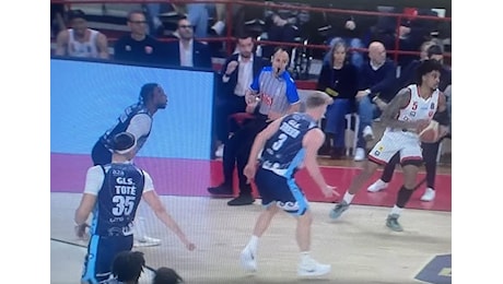 Varese vince contro il Napoli Basket una sfida importante, equilibrata e combattuta fino alla fine