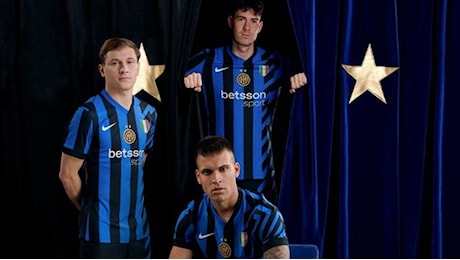 Inter, presentata la maglia per la stagione 2024-25: righe diagonali e nuovo logo con le due stelle