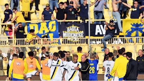 Serie B. Modena riacciuffato nel finale a Catanzaro.