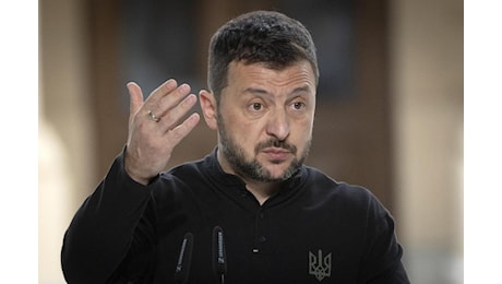 Zelensky molla: «Basta morire per la Crimea»