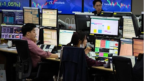 Le Borse cinesi estendono il rally su nuovi stimoli, crolla Tokyo