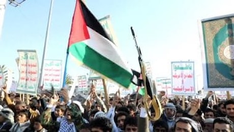 Yemen, grande manifestazione a Sanaa dopo l'attacco israeliano