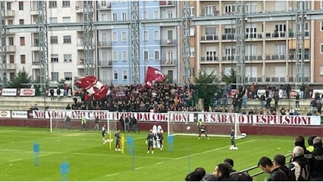 Torino, la carica dei tifosi alla vigilia del derby. E sabato 11 espulsioni