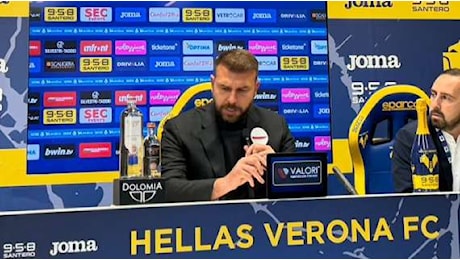 Hellas Verona, Zanetti in conferenza: “Un po’ mi vergogno. Chiedo scusa per questa partita. Andiamo in ritiro per ritrovarci”