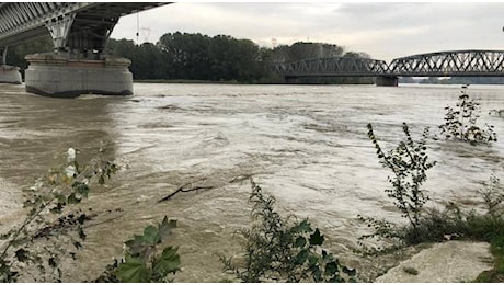 Maltempo in Emilia, l’allerta ora vale per l’onda di piena del Po