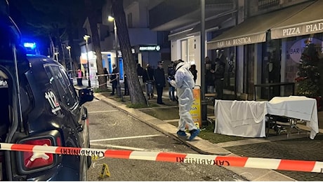 Accoltella 5 persone poi viene ucciso da un carabiniere: Urlava in arabo, nelle tasche corano e rosario