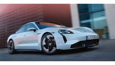 Male le elettriche, Porsche continua a puntare sui motori a benzina