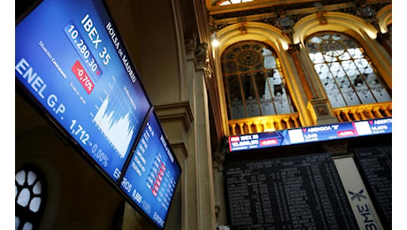 Borse europee ancora in rosso, Milano tra le peggiori. Lunedì nero a Wall Street